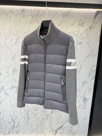 'MC' GEPOLSTERTE STRICKJACKE