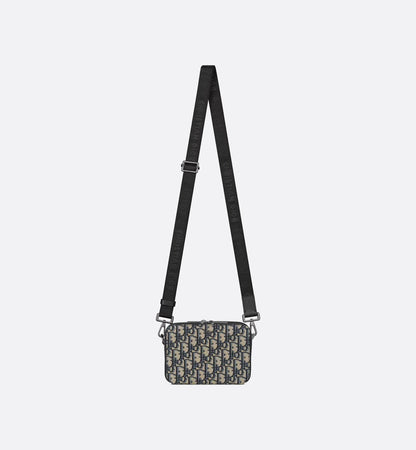 POUCH MIT REISSVERSCHLUSS UND RIEMEN