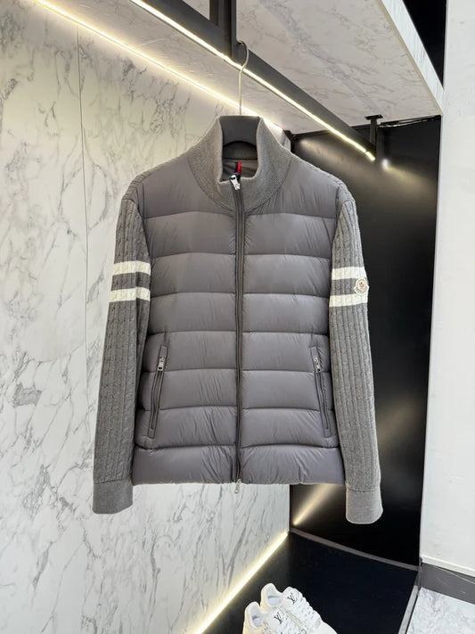 'MC' GEPOLSTERTE STRICKJACKE