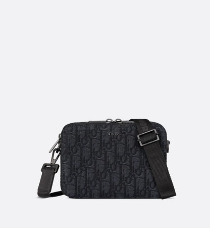 POUCH MIT REISSVERSCHLUSS UND RIEMEN