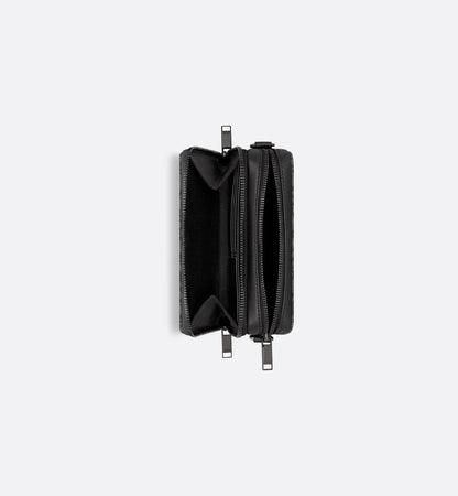 POUCH MIT REISSVERSCHLUSS UND RIEMEN